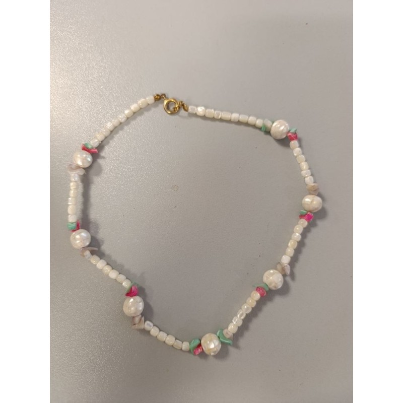 collier ras de cou perles de rocailles nacrées 