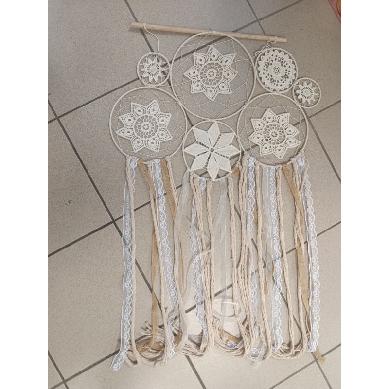 "capteur de rêve " décoration murale en macramé blanc