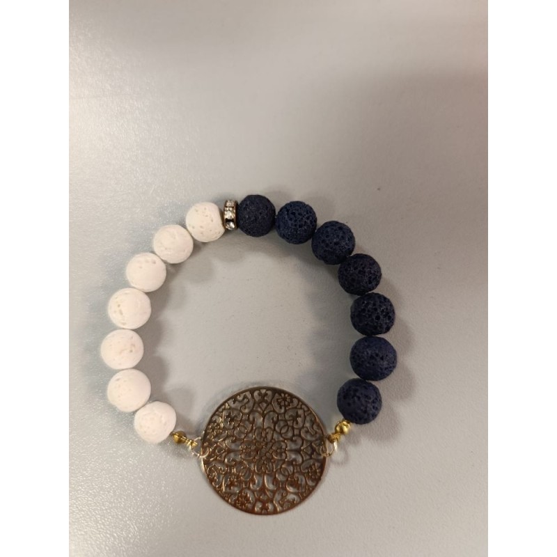 bracelet billes en pierres de lave bleu marine et blanches & disque en arabesque