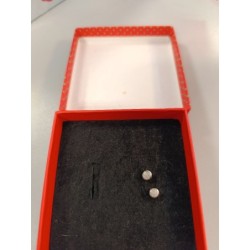 petites boucles d'oreilles puces plaquées or et strass