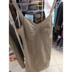 robe beige à bretelles...