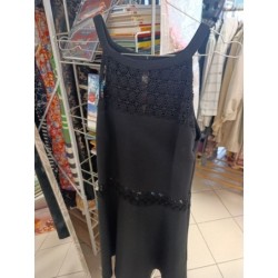 petite robe noire ajourée...