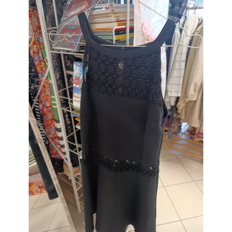 petite robe noire ajourée taille 42 