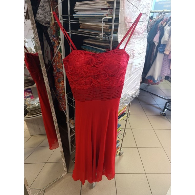 robe rouge à bretelle chic haut dentelle dos élastique