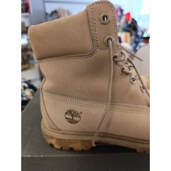 timberland femme beige pointure 39.5 eu état neuf avec boite