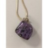 pendentif en charoite et sa chainette