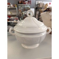 soupière blanche traditionelle