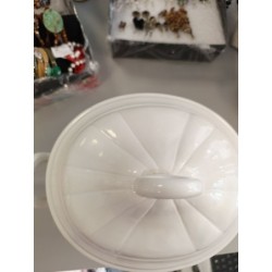 soupière blanche traditionelle