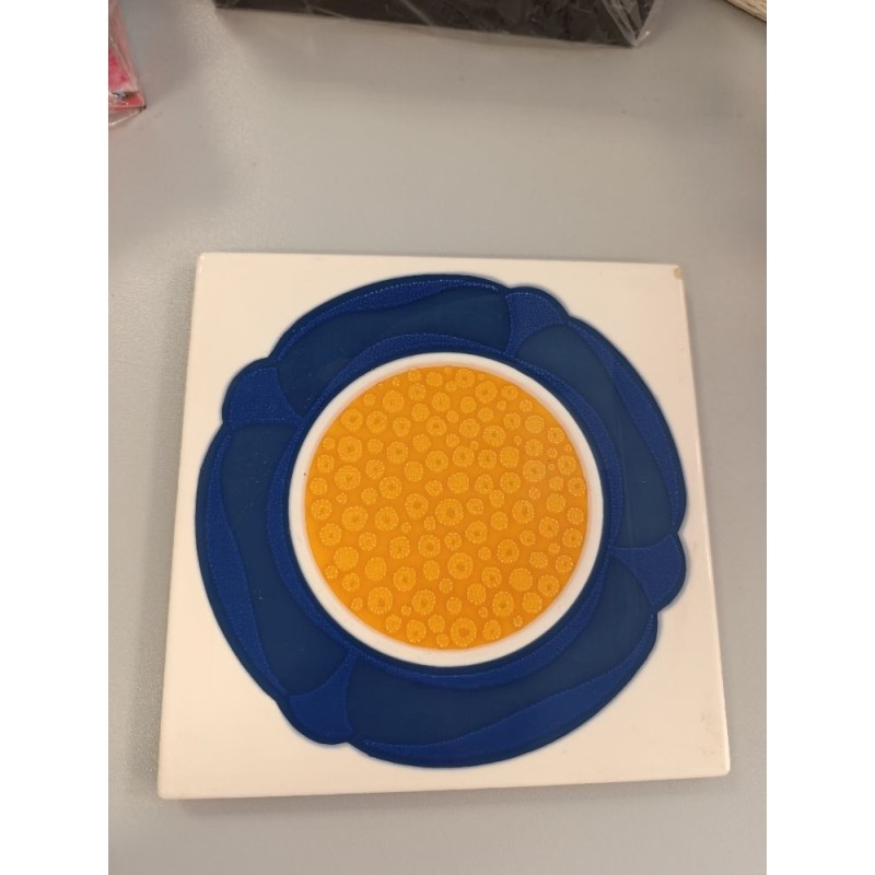 dessous de plat carré vintage fleurs jaune orangé et bleu