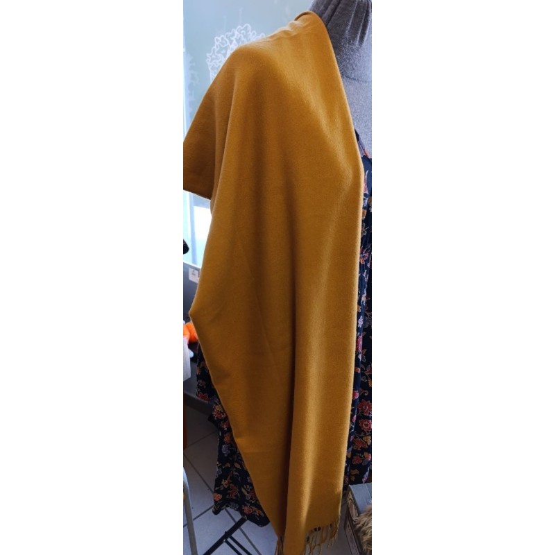 écharpe en viscose et cachemire couleur moutarde