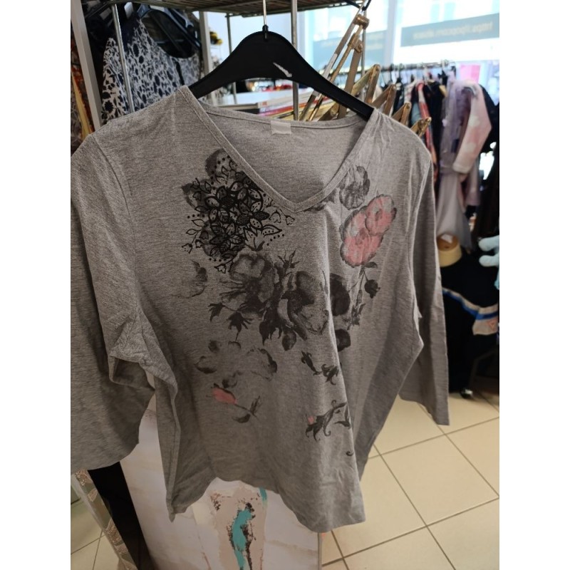 tshirt gros manches3/4 col v motif fleurs taille 44/46