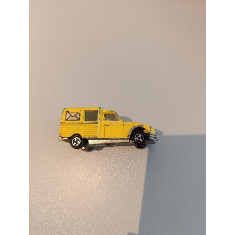 voiture miniature vintage acadiane de la poste majorette