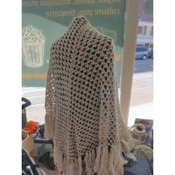 châle rose pâle en crochet