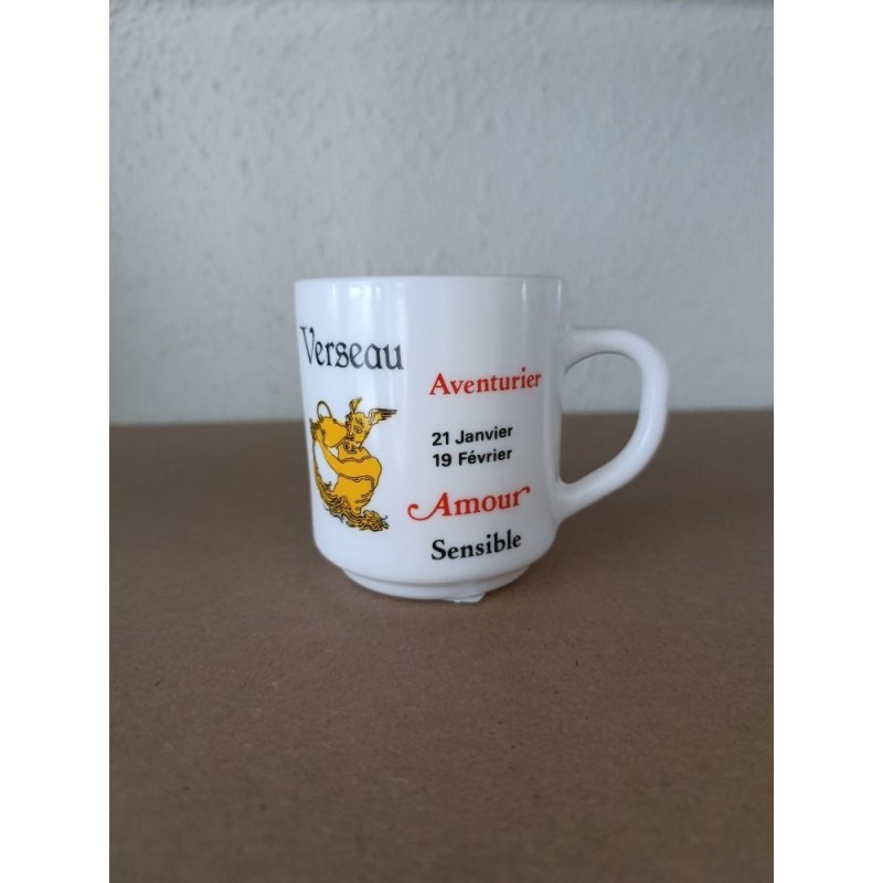 tasse arcopal vintage verseau