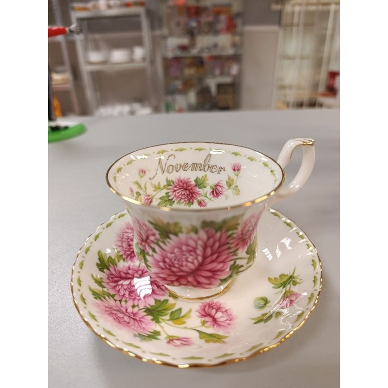 tasse + soucoupe royal albert mois de novembre