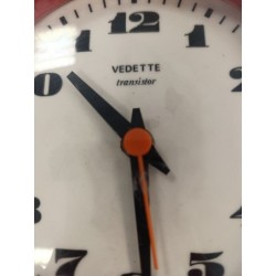 horloge vedette transistor carrée faience blanche et rouge vintage