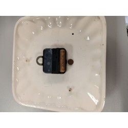 horloge vedette transistor carrée faience blanche et rouge vintage