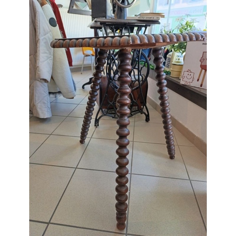 table d'appoint trippode pieds torsadés