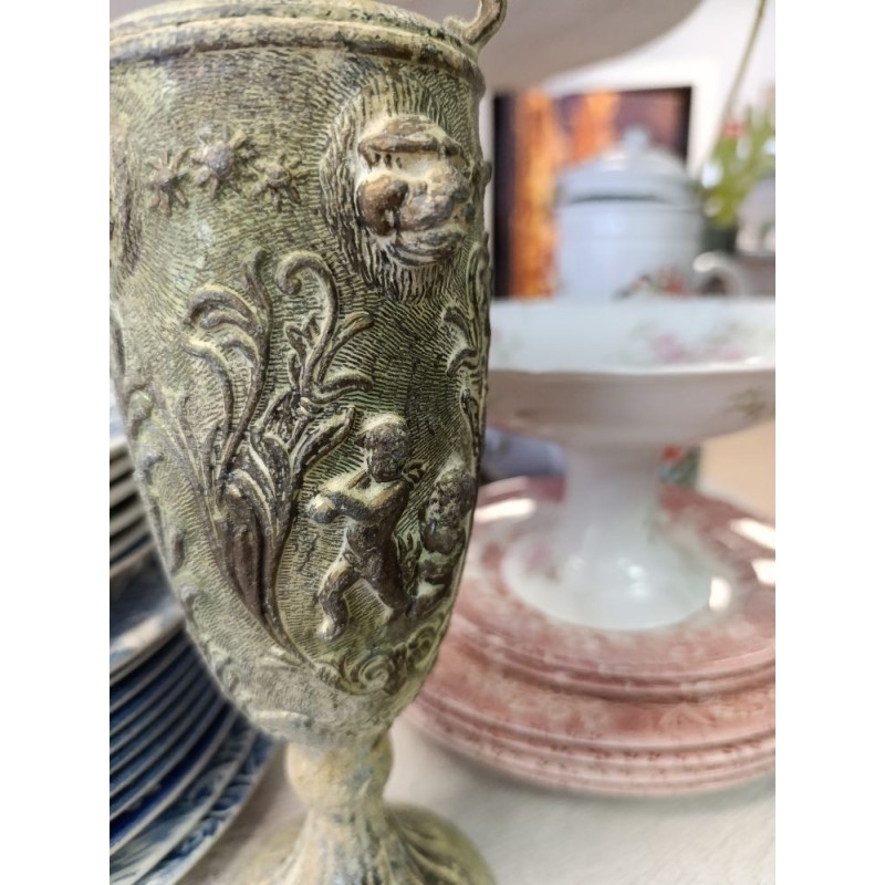 aiguière vintage patinée décor de chérubins