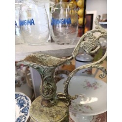 aiguière vintage patinée décor de chérubins