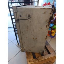 ancien meuble peut être ancien frigo glacière à retaper