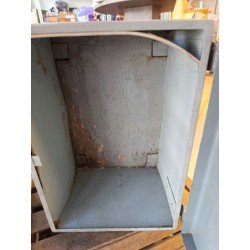 ancien meuble peut être ancien frigo glacière à retaper